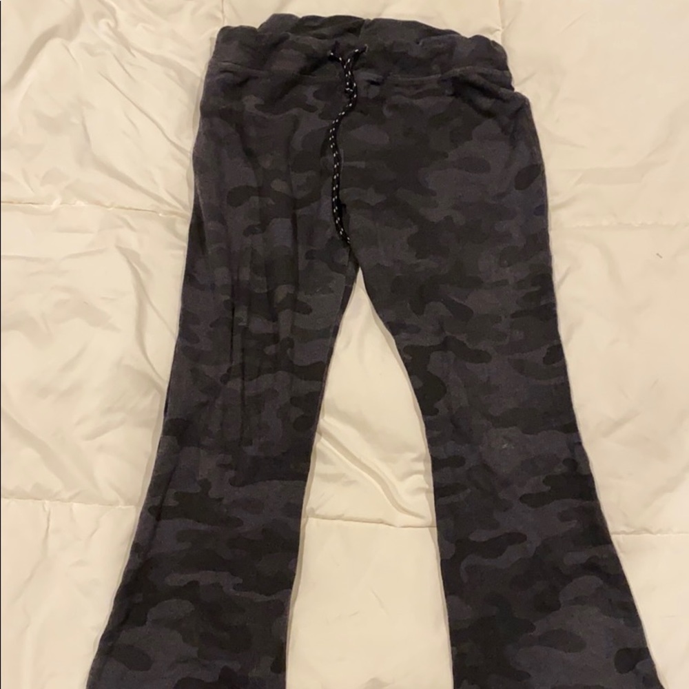 Sundry Camo- Crop Flare